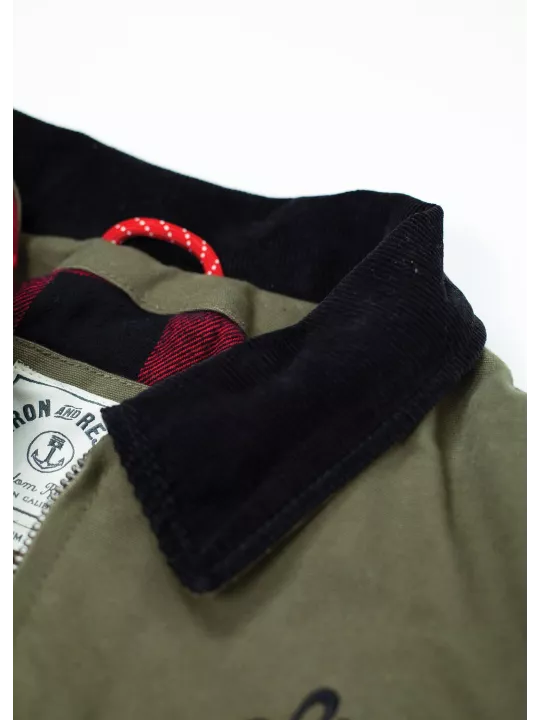 Veste Service - Iron And Resin