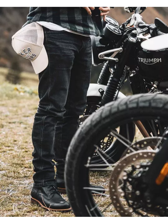 Rokkertech Schmal zulaufende schwarze Jeans - Rokker